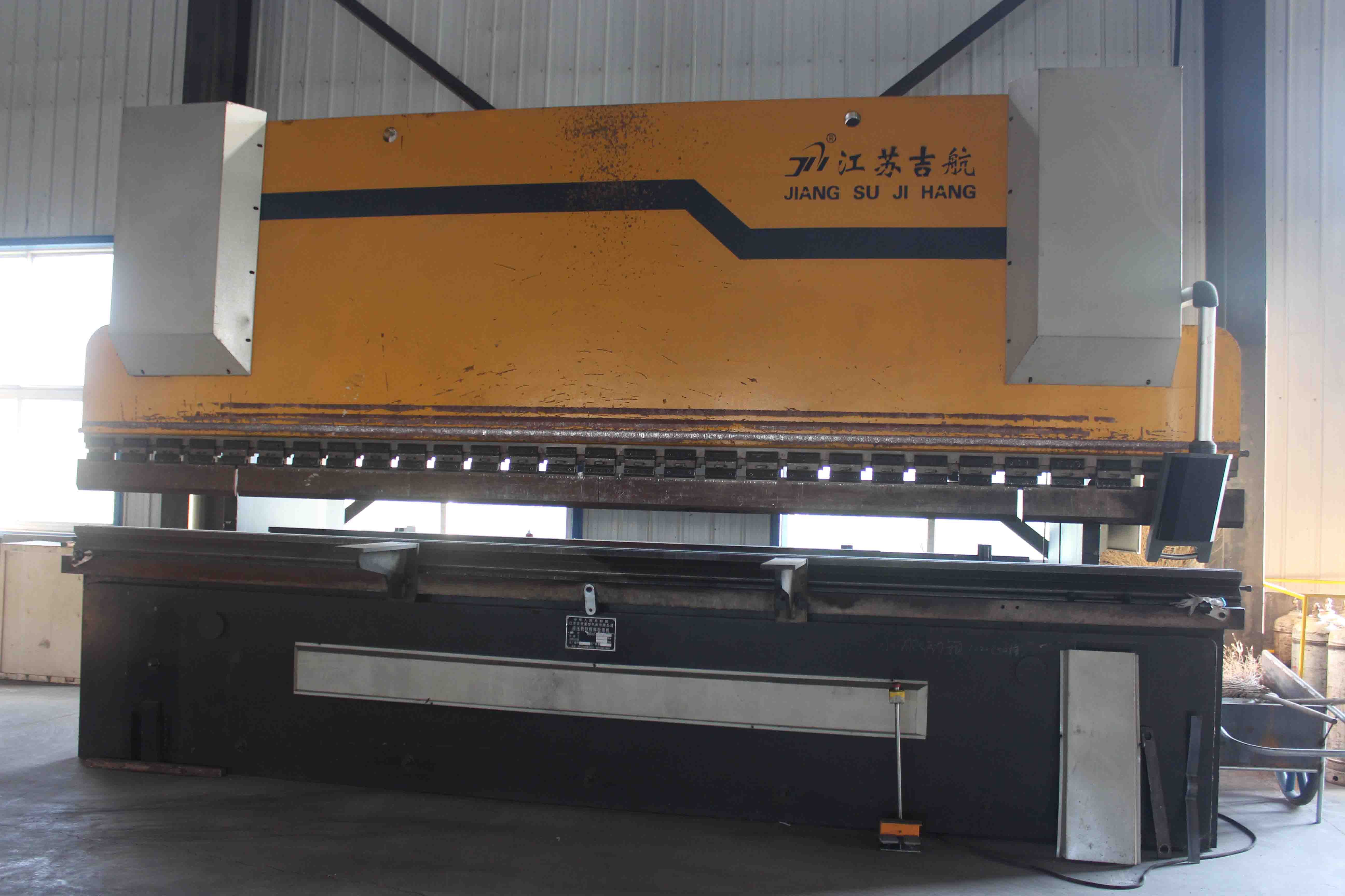 鞍山金鐘衡器折彎機照 鞍山金鐘衡器折彎機照.jpg